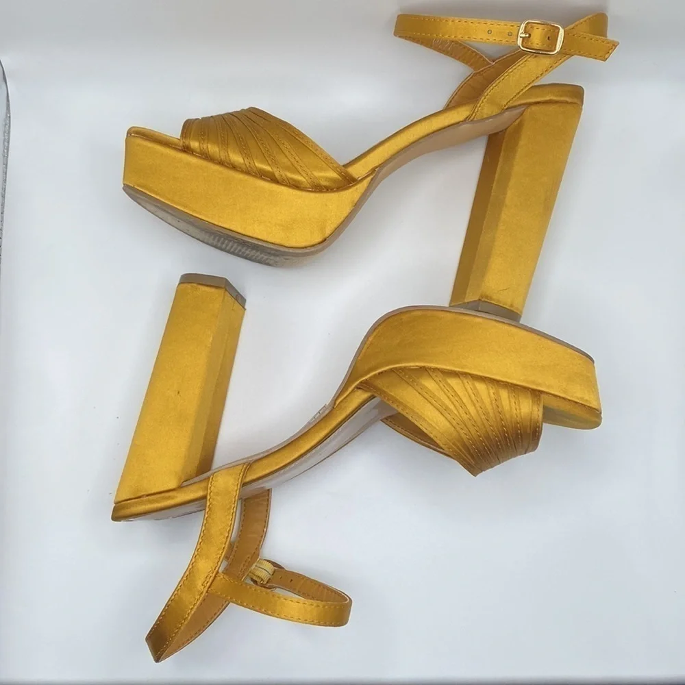 FOREVER 21 WOMEN’S GOLD PLATFORM BLOCKED HEELS SANDAL SZ 7.5